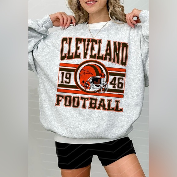 Gildan Tops - Vintage Retro Cleveland Browns 1946 Football Sweatshirt Unisex (W Oversized Fit)